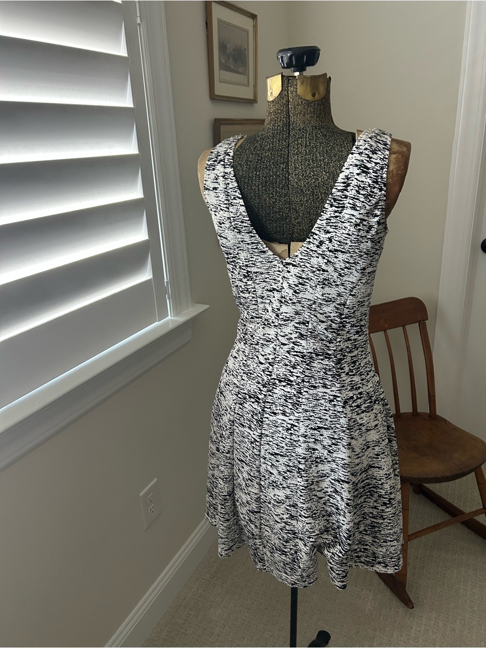 Aqua Black & White Textured V-Neck Mini Dress - Picture 1 of 3